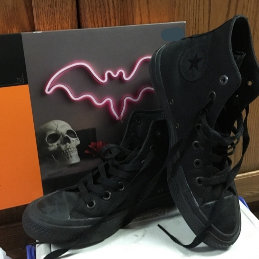 Converse 2 Chuck Taylors 🖤